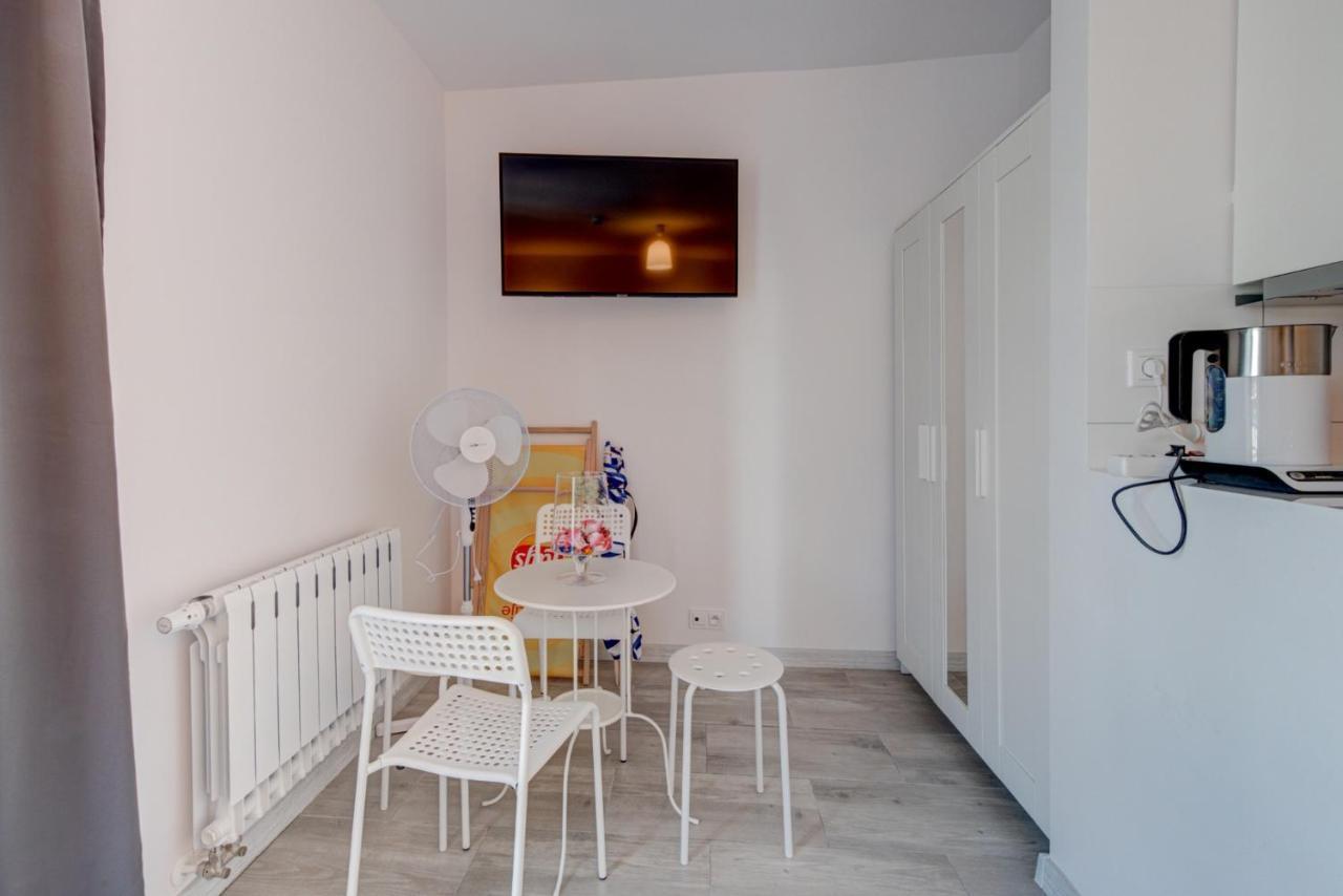 Pod Winogronem - Apartamenty Z Basenem I Wyzywieniem Pobierowo Esterno foto
