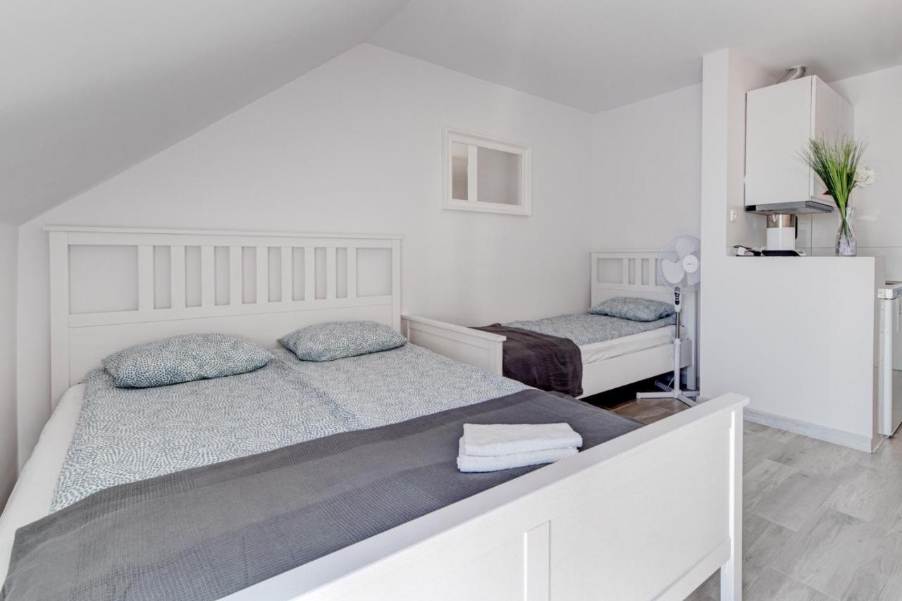 Pod Winogronem - Apartamenty Z Basenem I Wyzywieniem Pobierowo Esterno foto