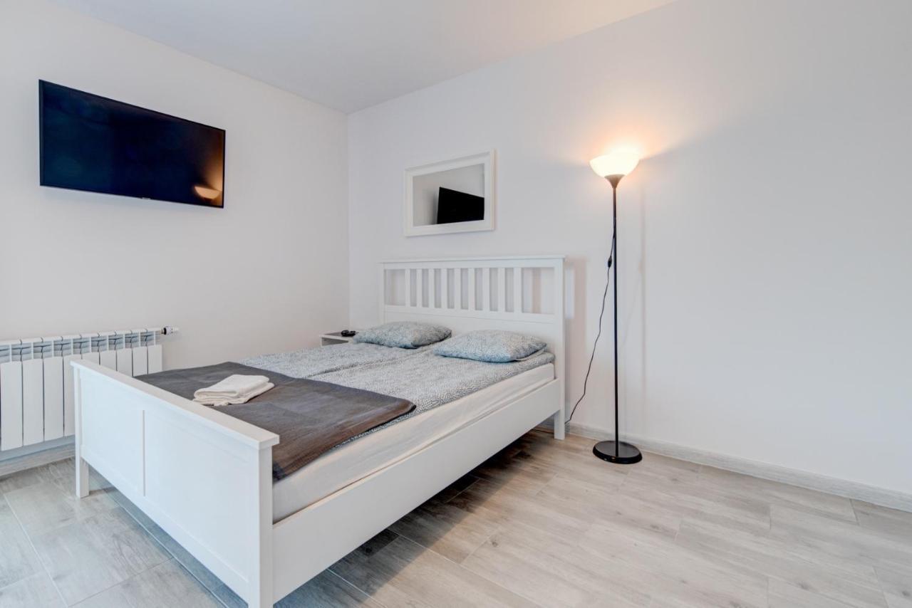 Pod Winogronem - Apartamenty Z Basenem I Wyzywieniem Pobierowo Esterno foto