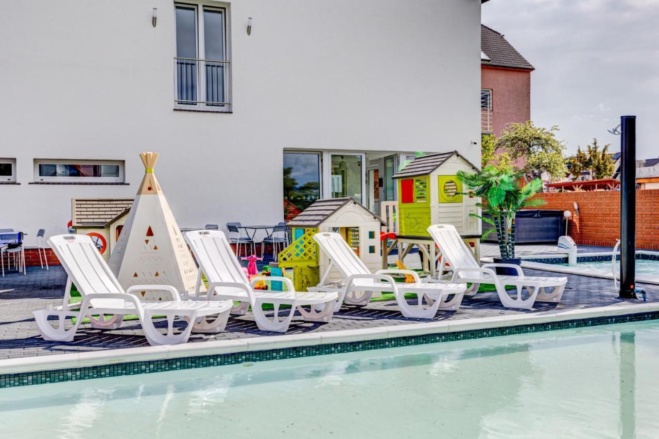 Pod Winogronem - Apartamenty Z Basenem I Wyzywieniem Pobierowo Esterno foto